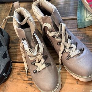 Cliffs by WHITE MOUNTAIN Gray Lace Up Boots